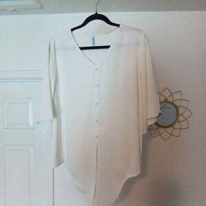 AWULIFFAN White Asymmetrical Hem Button Front Blouse Large Flowy